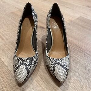 Crown Vintage Black and White Snakeskin Heels